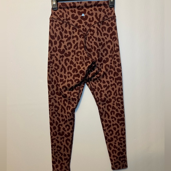 Balance Athletica 
The ascent king pant cheetah - Picture 3 of 8